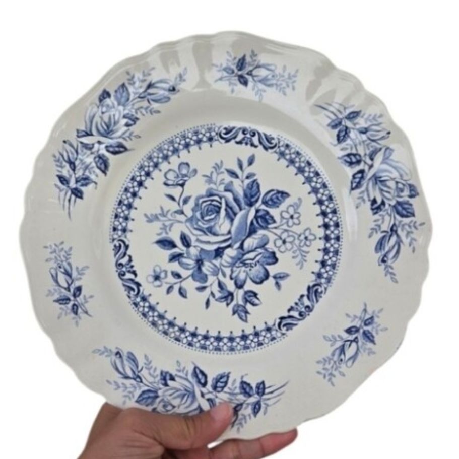 Vintage J & G Meakin Blue White Chelsea Roses Scalloped Ceramic Dinner Plate
