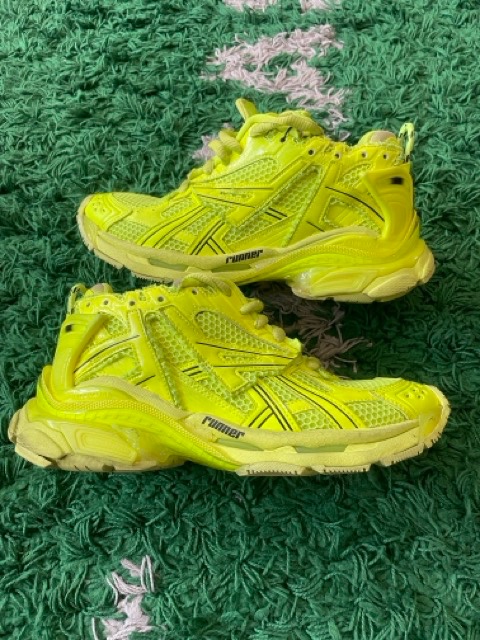 Balenciaga Runner Fluorescent Yellow size 39 (used)