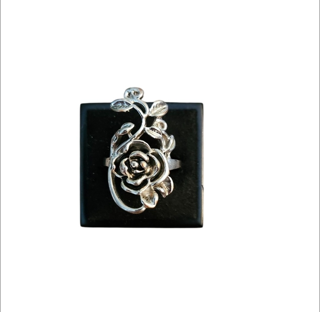 Size 8 Silver Toned Rose Ring