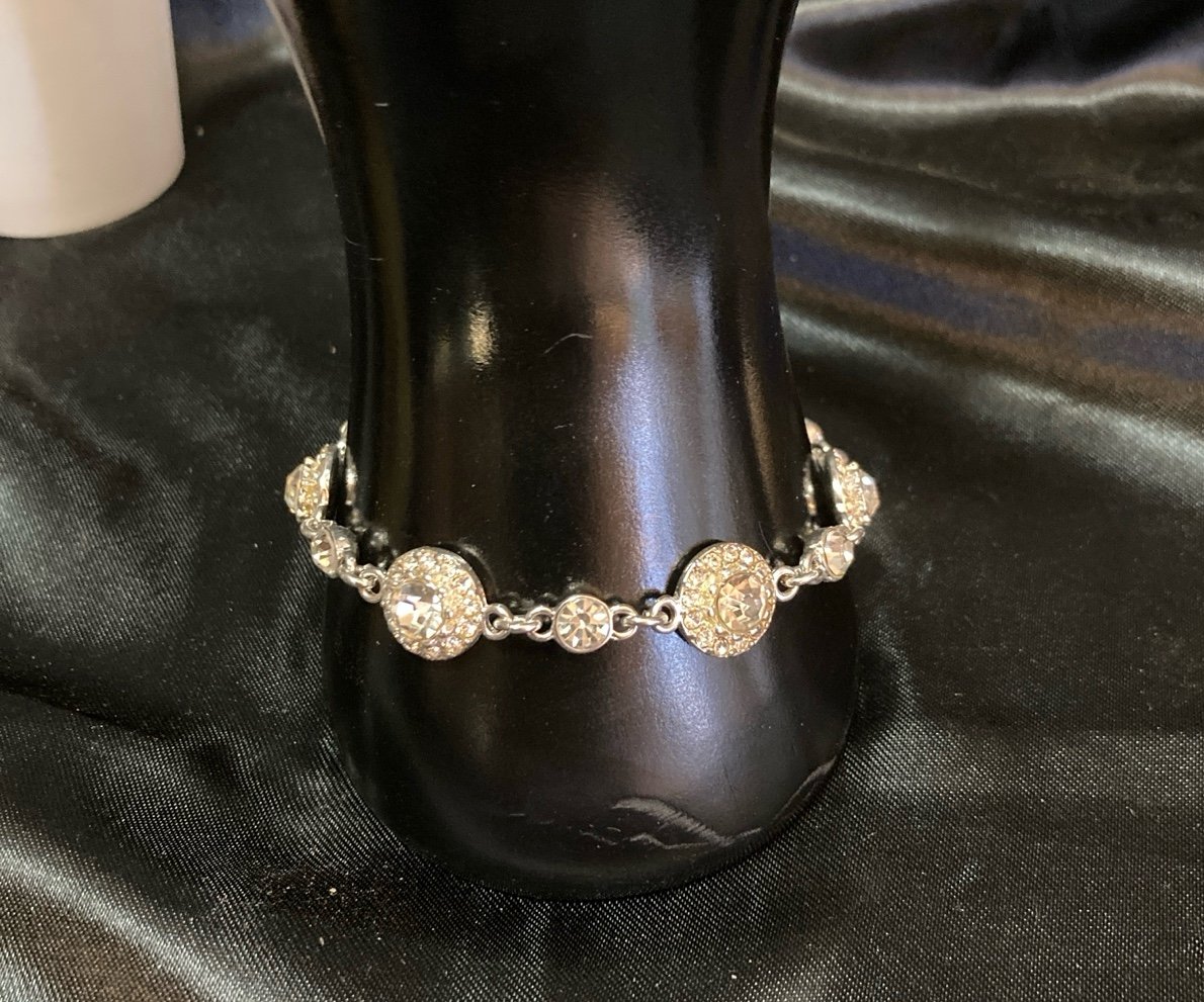 NAPIER Silver Tone Crystal circle Bracelet 6β