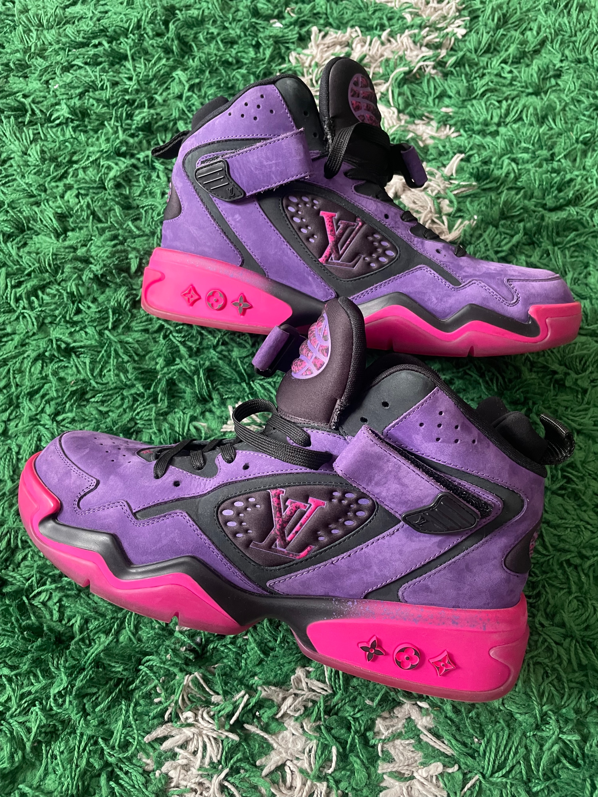 Louis Vuitton trainer sneaker purple striking pink size 8 (used)