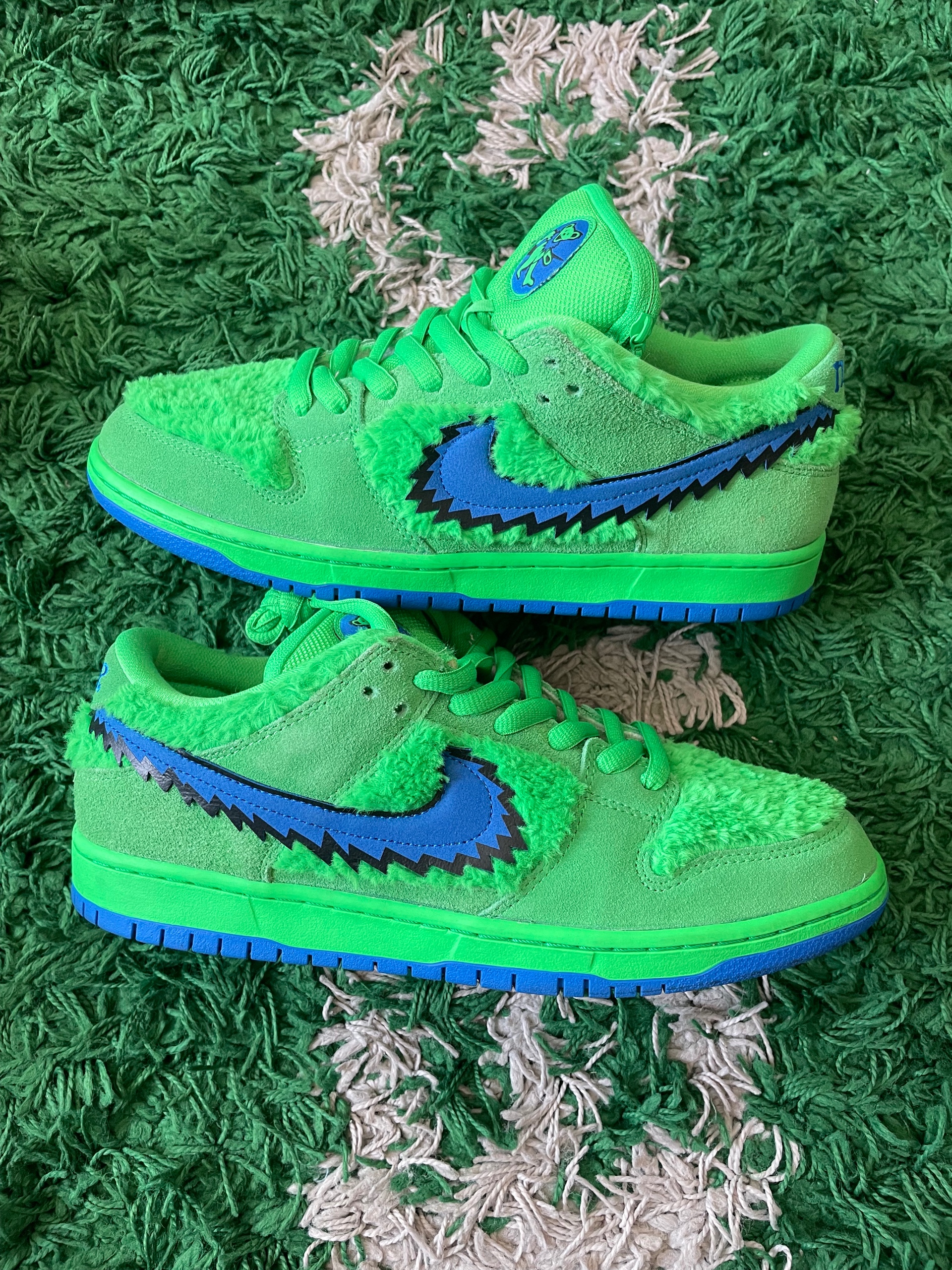 nike sb dunk low x Grateful Dead green bear size 10 (used)