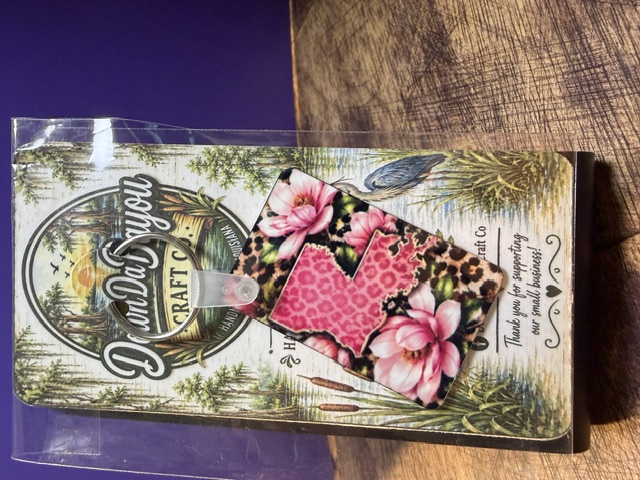 Louisiana State Metal Keychain โ Pink Leopard Print, Handmade Cajun Gift