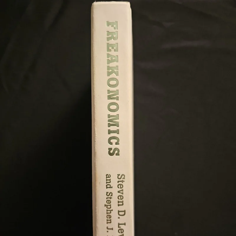 Freakonomics Rev Ed by Steven D. Levitt, Stephen J. Dubner