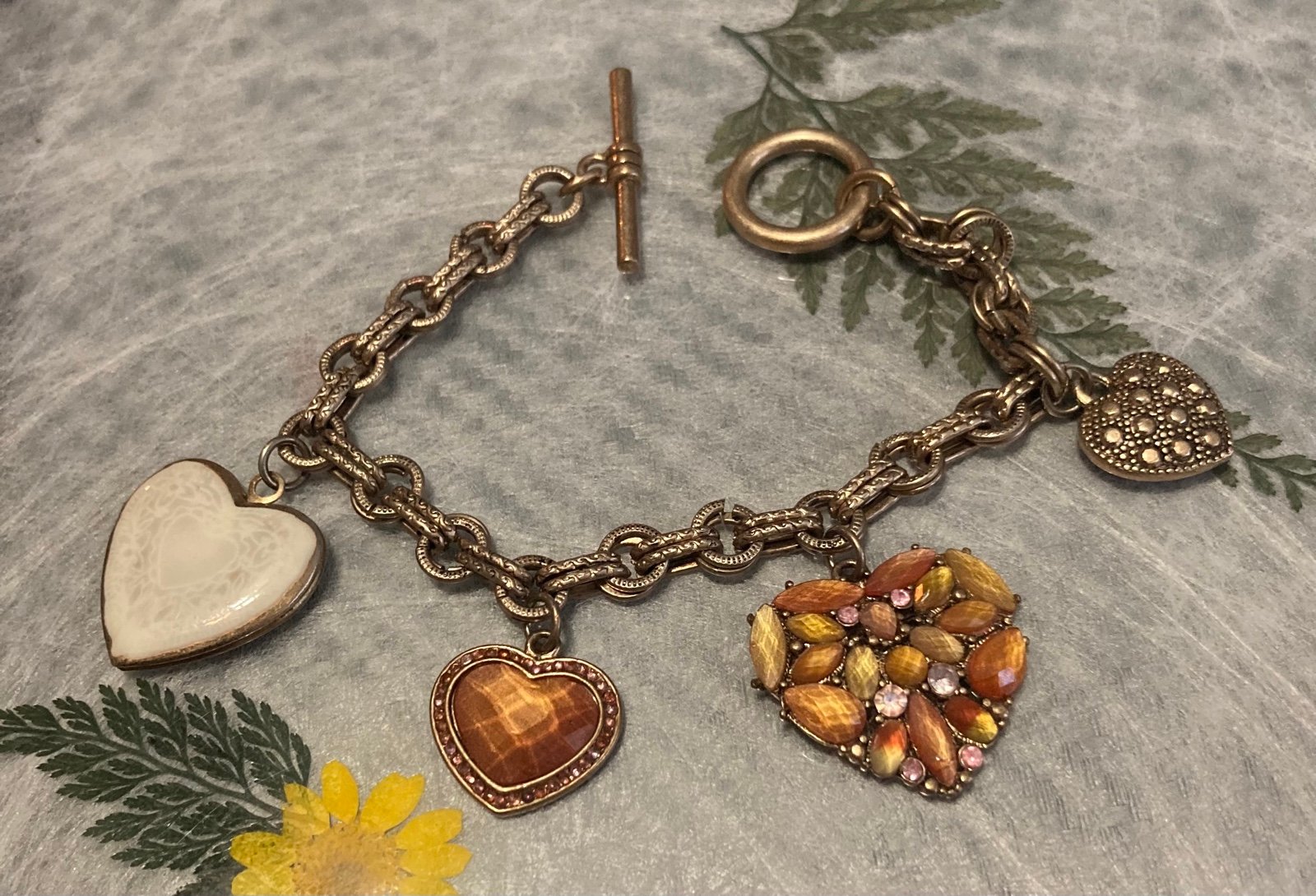 Vtg LC LIZ CLAIBORNE Goldtone Dangle HEART Shape Charms 7 1/2" Bracelet