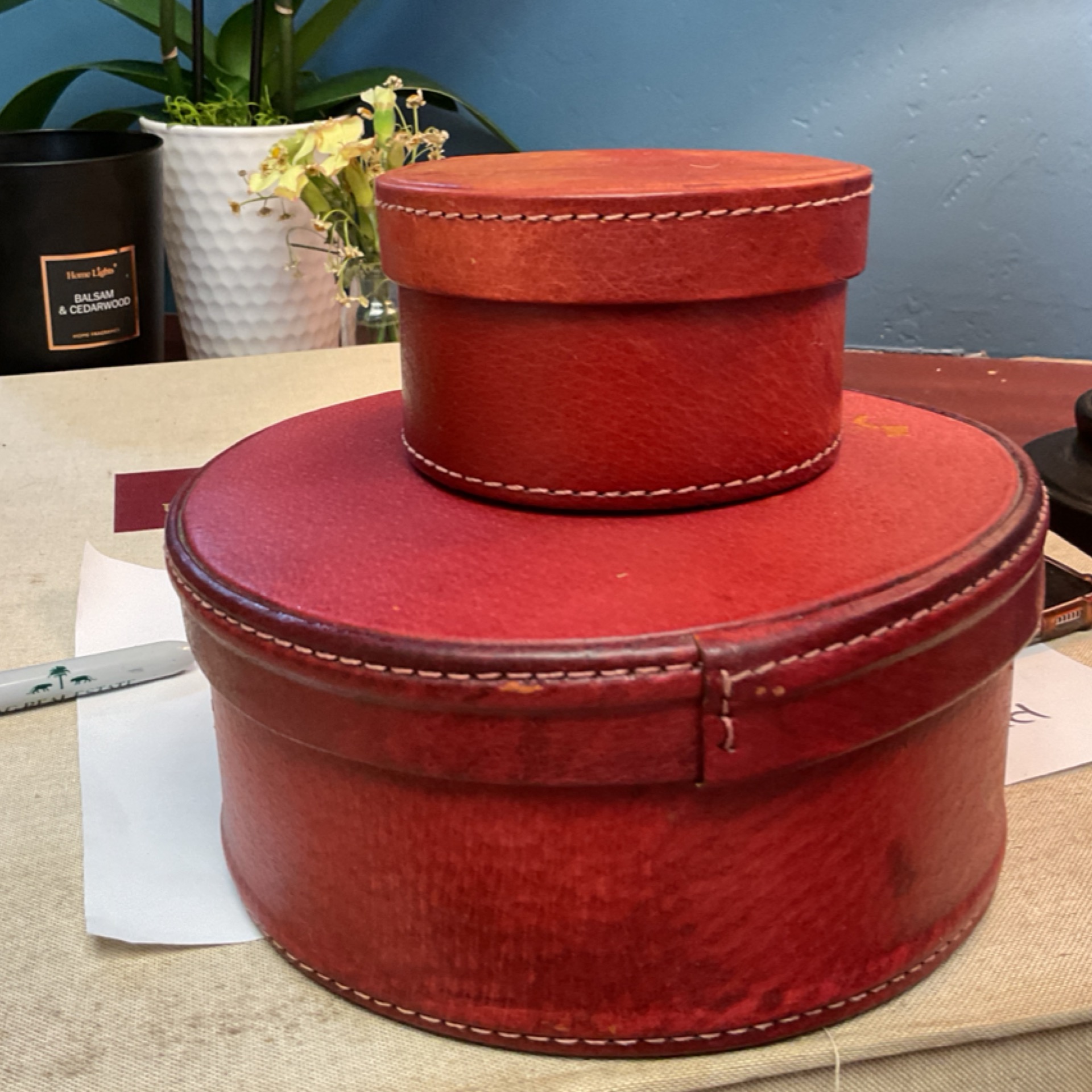 Round leather trinket jewelry box