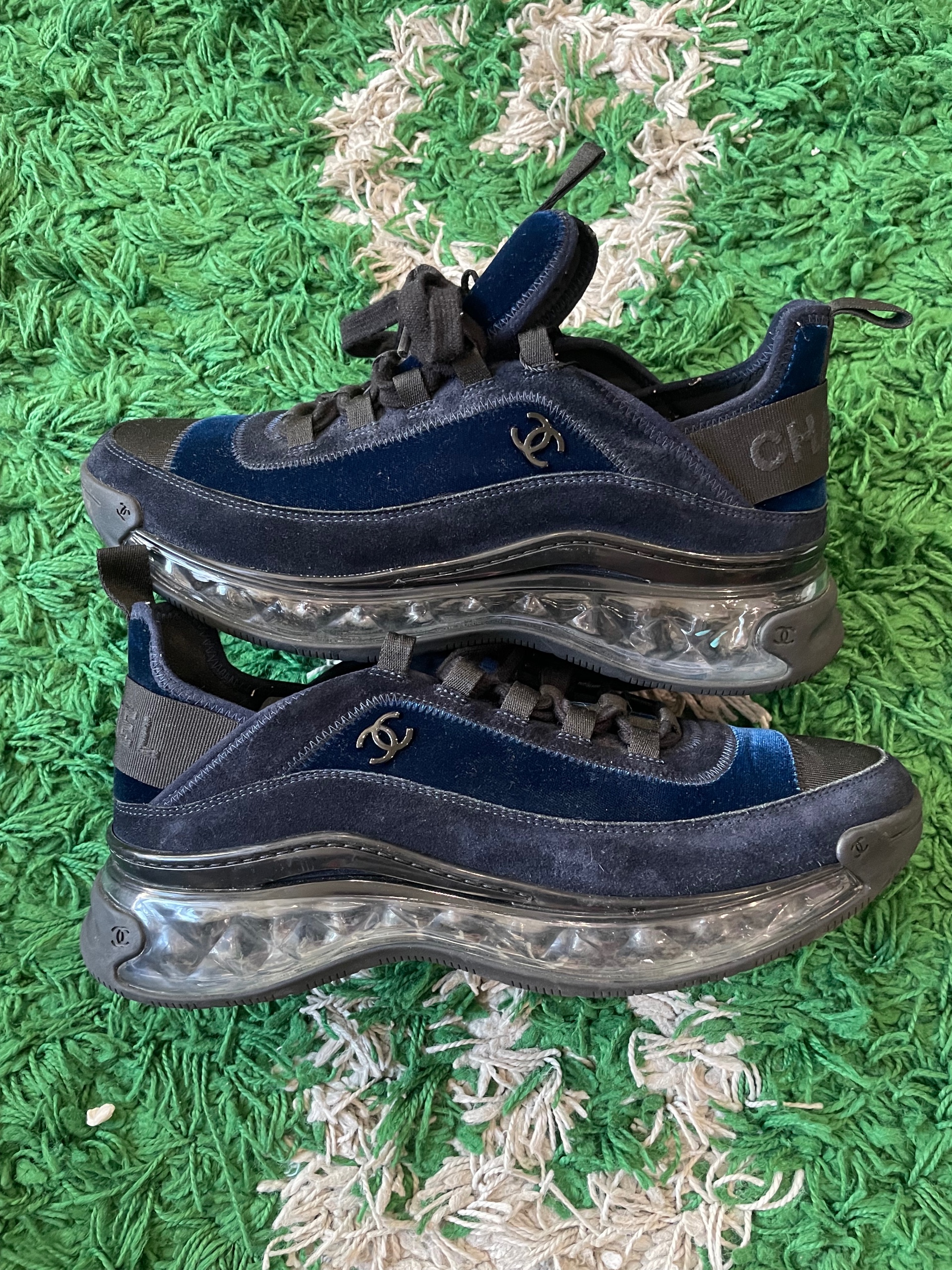 Chanel low-top sneakers navy blue size 41 (used)