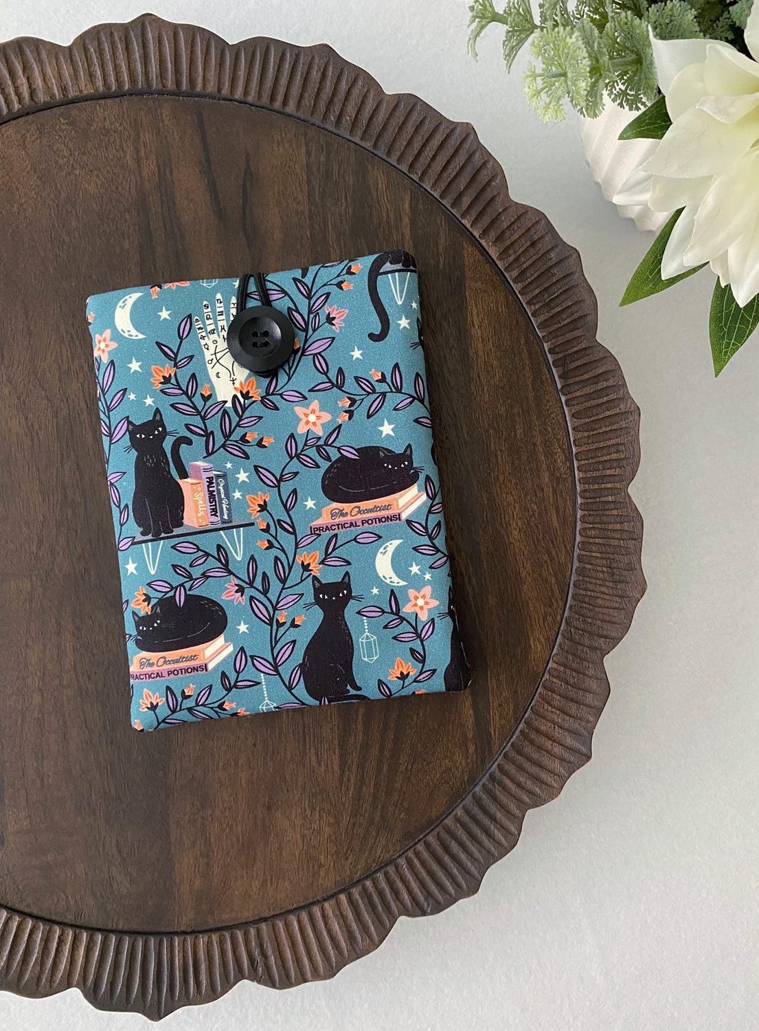 Kindle Paperwhite Cover – Spellbound Black Cats, photo 3 of 5
