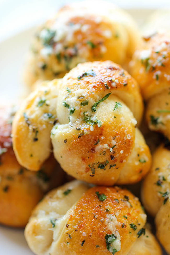 Garlic Parmesan Bread Knots (8 Knots)