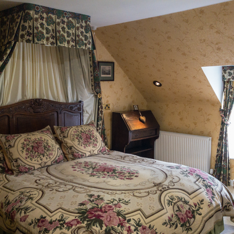 Nature Retreat June Private en-suite king size bed bedroom for one