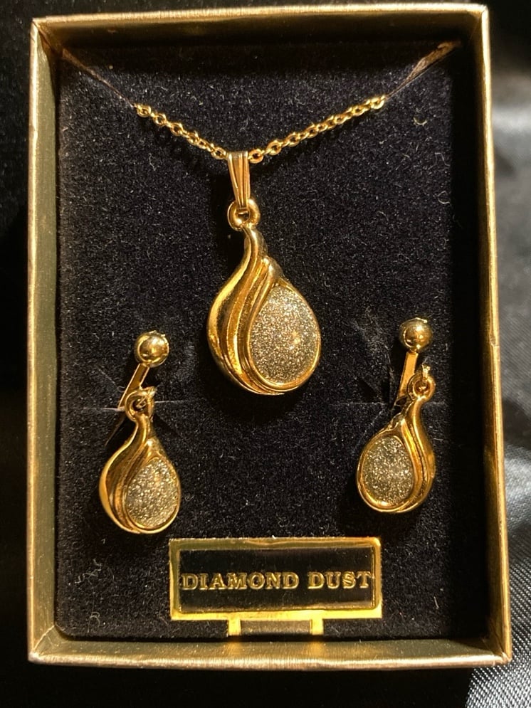 Elegant βDiamond Dustβ Teardrop Jewelry Set β Necklace 18β& Earrings