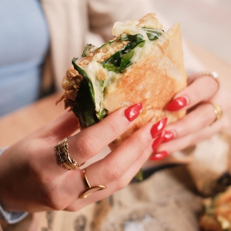 Bocadillo a la Plancha de Pollo con Espinacas