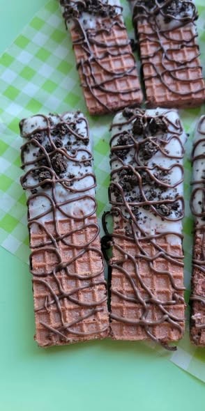 Photo of 3 Cookies and cream wafers