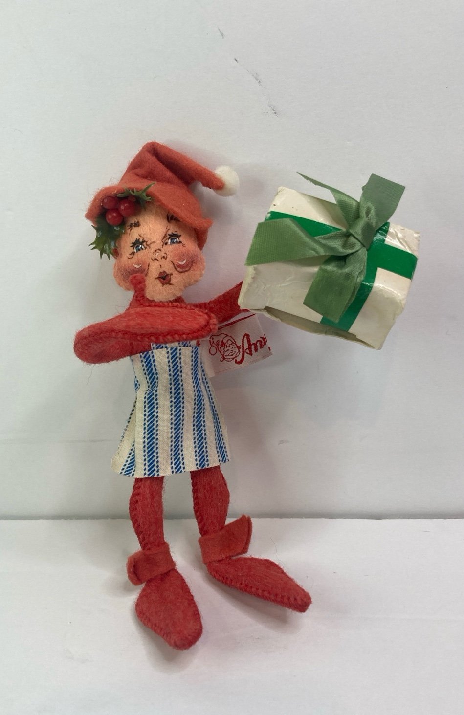 Annalee Vintage 6β 1992 Christmas Workshop Elf Green Ribbon Present