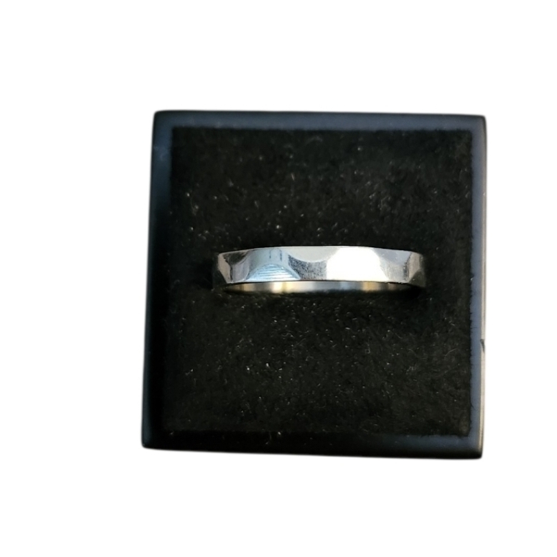 Size 7.5 Silver Toned Faceted Thin Band 