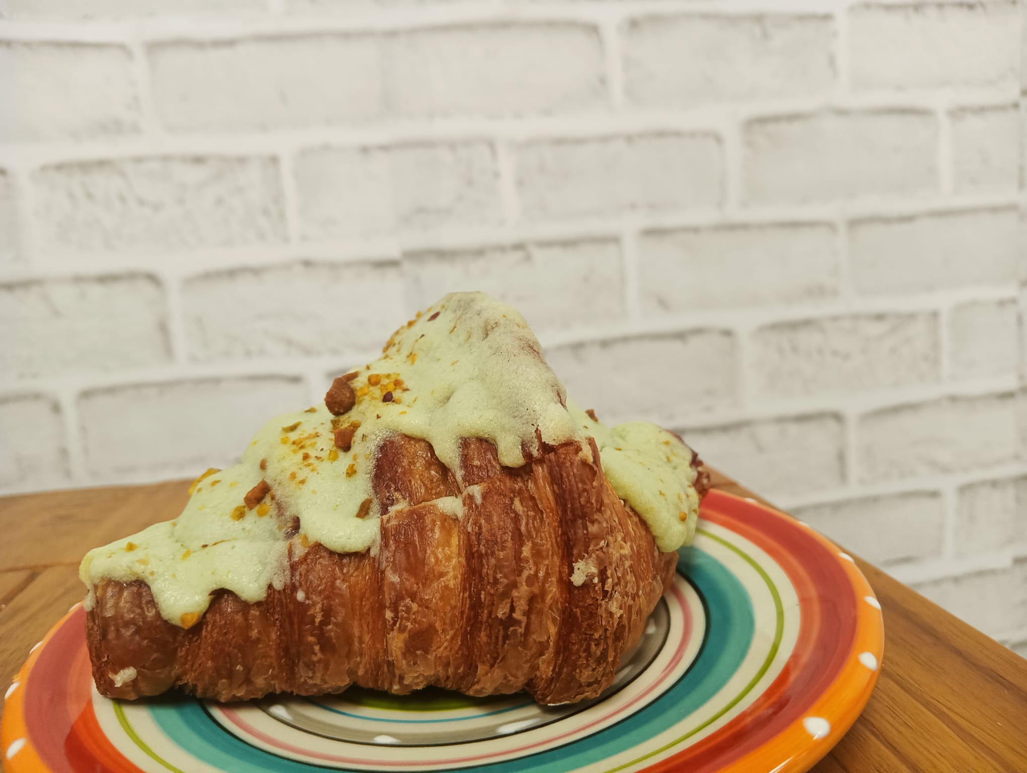 Pistachio Croissant (V)