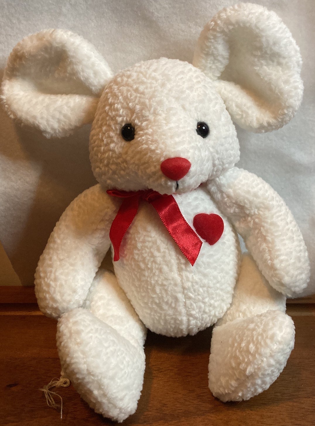 WHITE MOUSE WITH RED NOSE RED HEART STRING TAIL WAFFLE TEXTURE