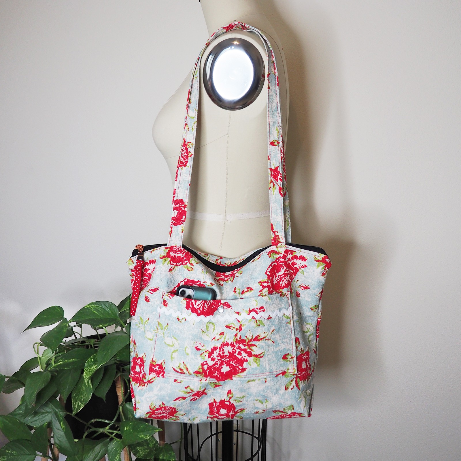 Vintage Rose Zip Tote