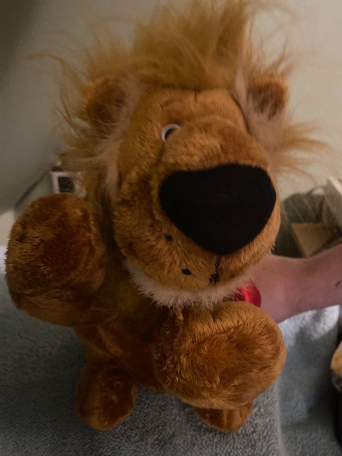 Kids Of America Plush Lion with Red Ribbon with Heart Collars - Sings and Moves To The Lion Sleeps Tonight Song - Doesn't Work