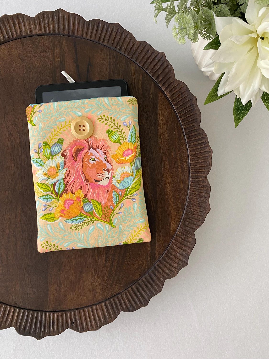 Kindle Paperwhite Cover – Good Hair Day Lion, photo 2 of 8