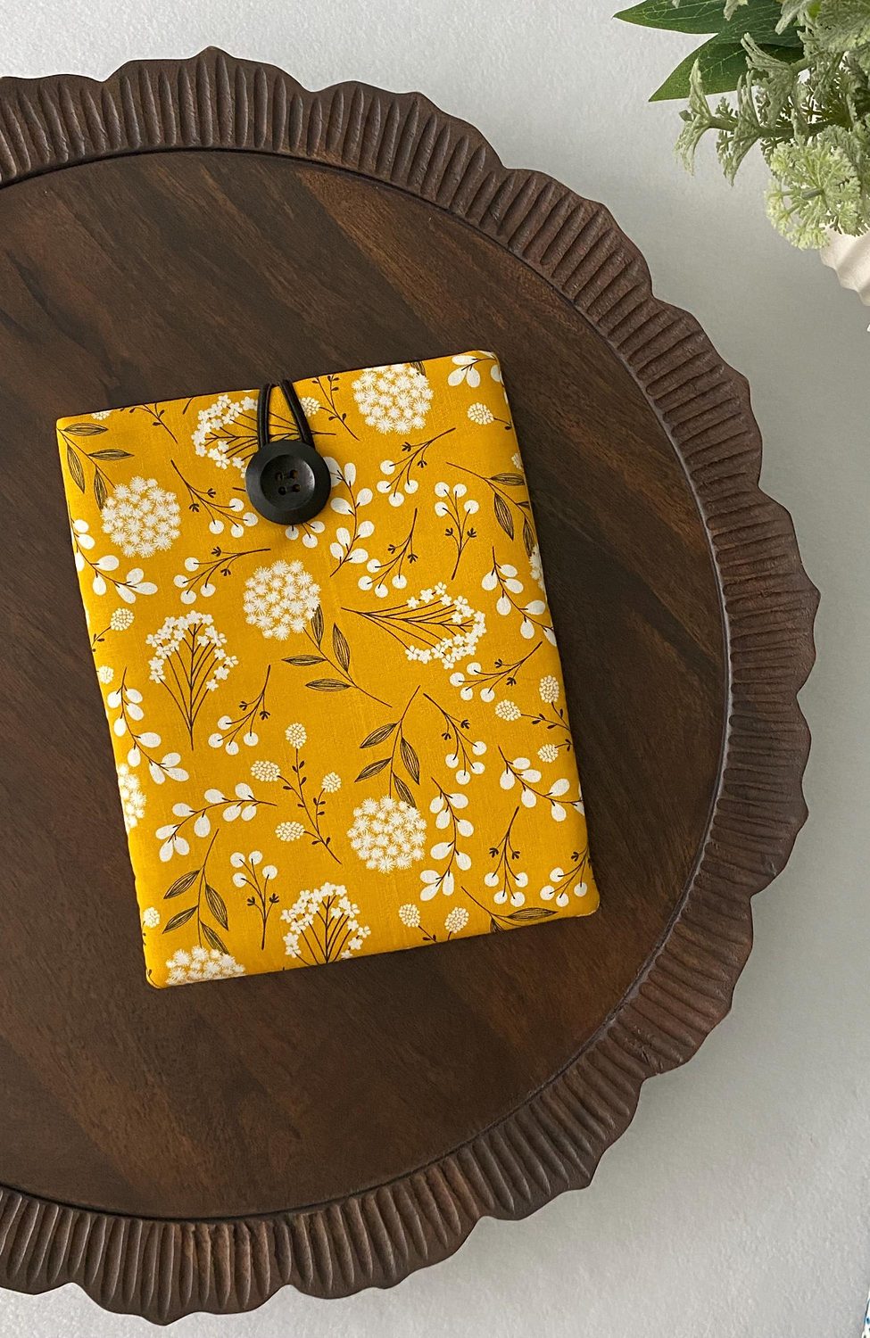 Kindle Paperwhite Cover – Mustard Woodland – handmade kindle paperwhite cover