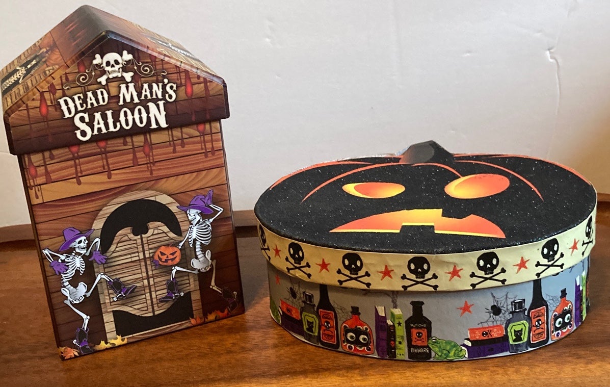 Dead Manβs Saloon and Glittering Black Pumpkin Storage boxes