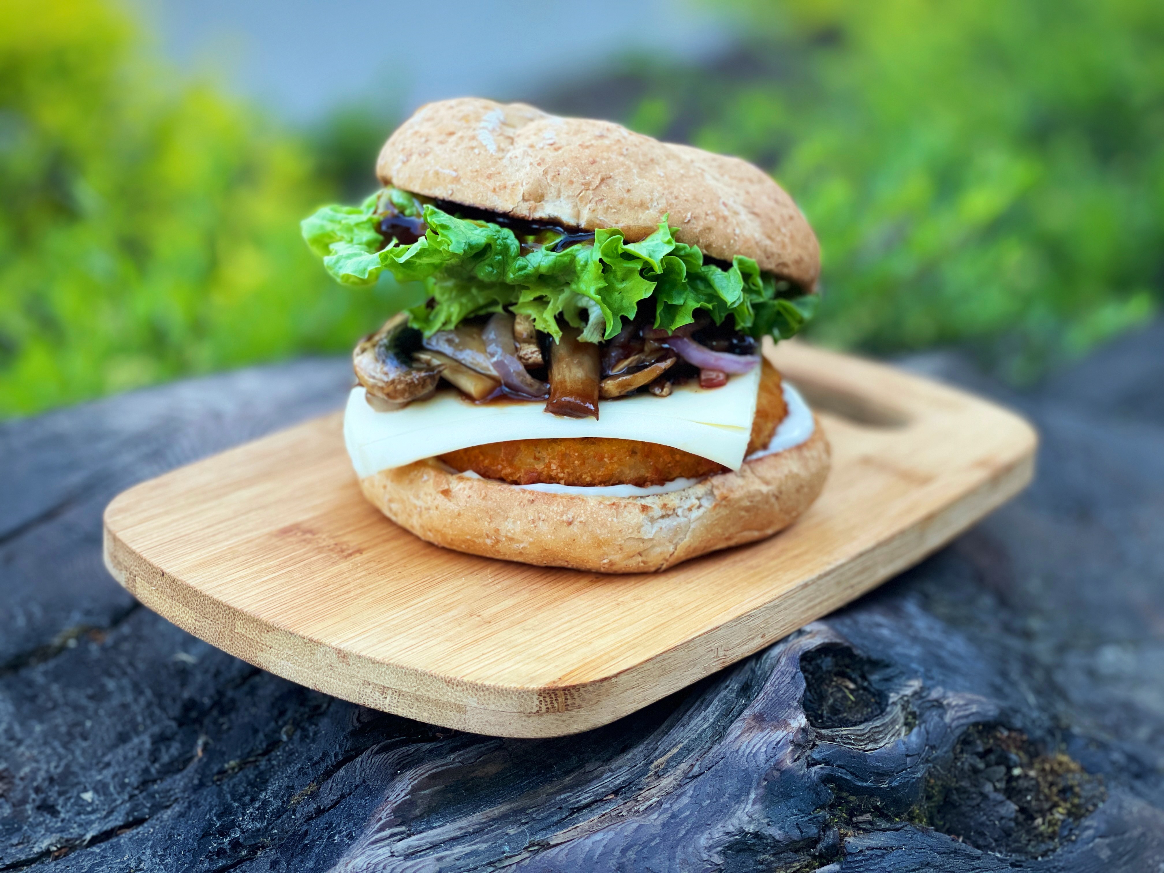 Smokey BBQ Crispy Chick'UN Burger