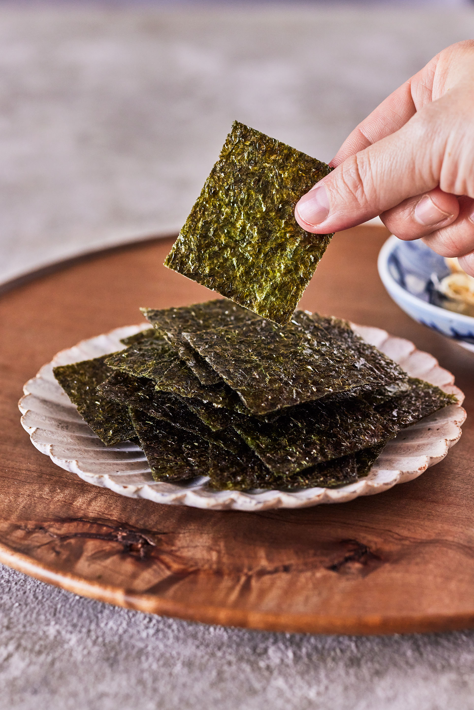 Spicy seaweed chips