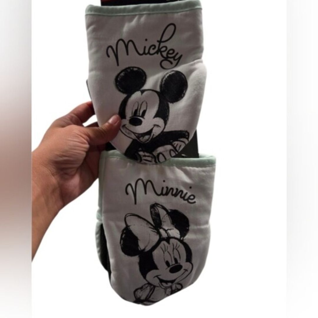 Disney Minnie and Mickey Mouse Sketch Oven Mitts