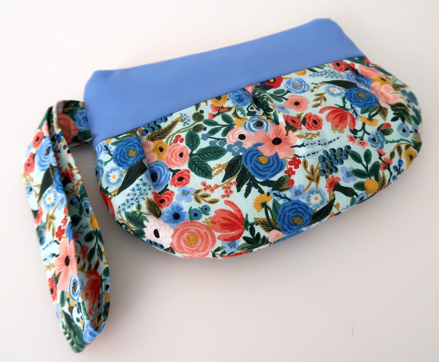 Pleated Wristlet – Petite Garden Party Blue, photo 6 of 7