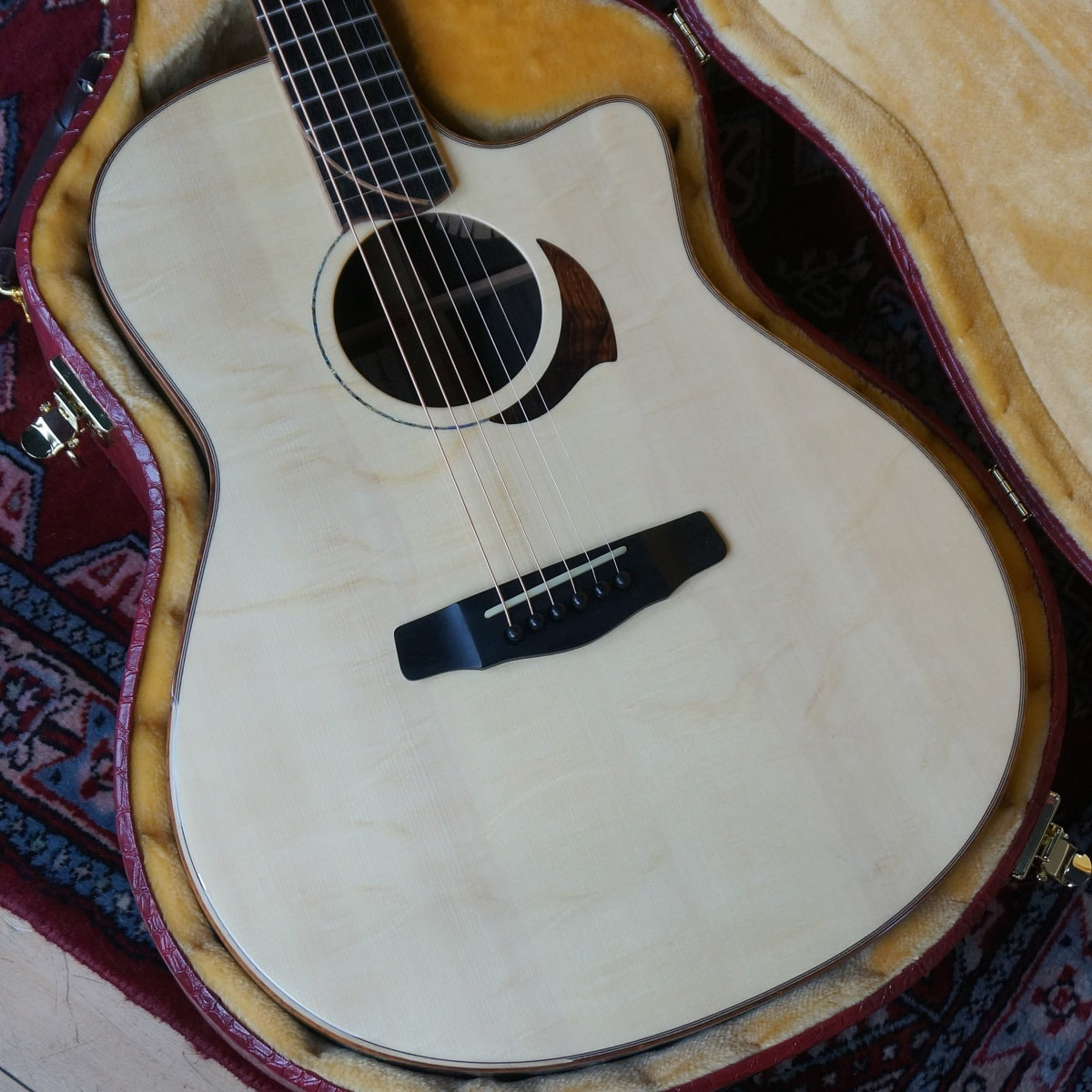 AR-GB #980 German Spruce (Bear Claw) & Brazilian Rosewood