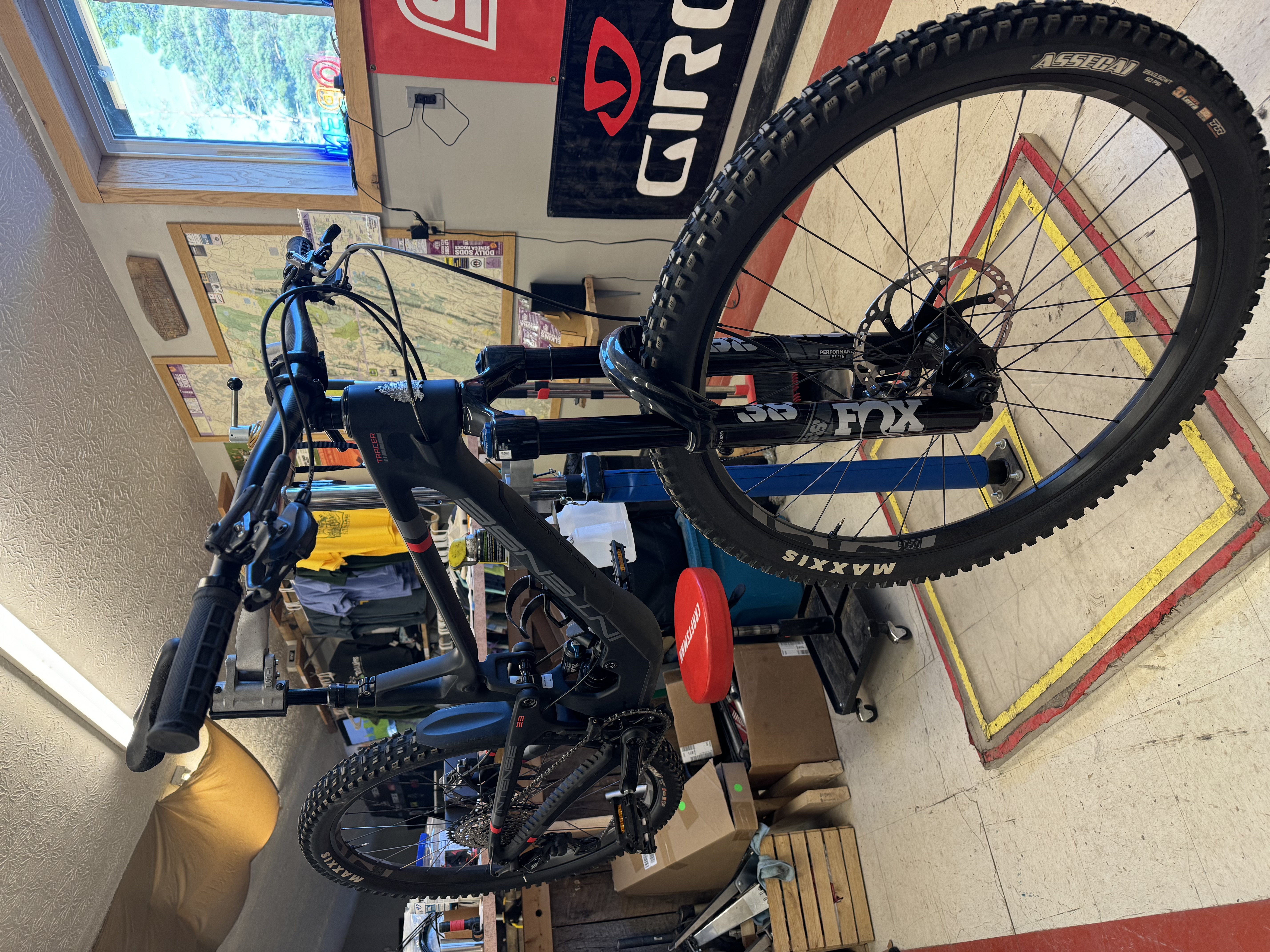 USED Intense Cycles Tracer 29 Pro - Large