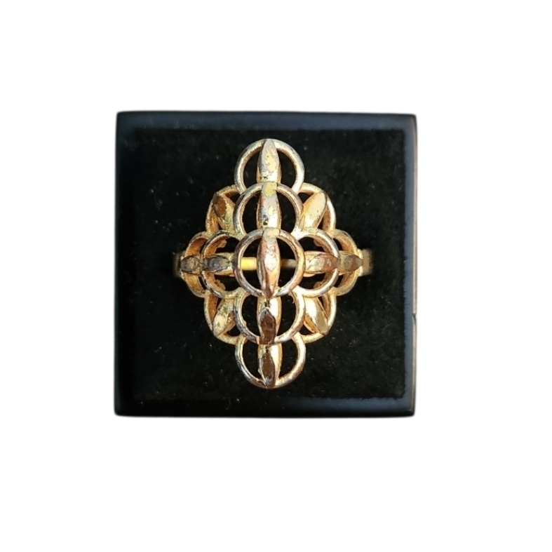 Size 8.5 Gold Toned Openwork Floral Motif Ring