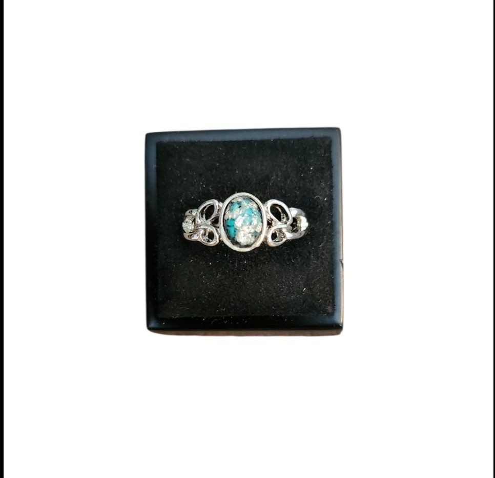 Size 7 Silver Toned Turqouise Stone Ring