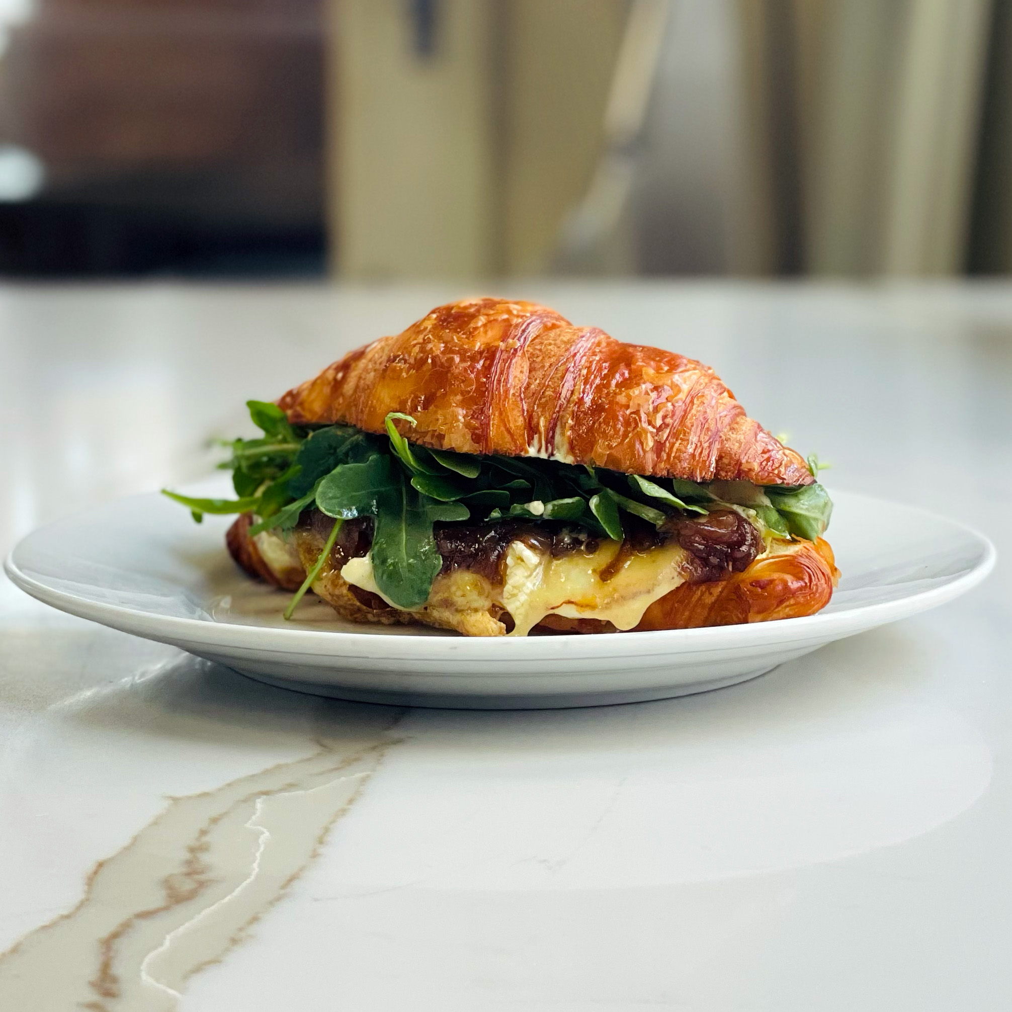 Brie & carm. onion  croissant