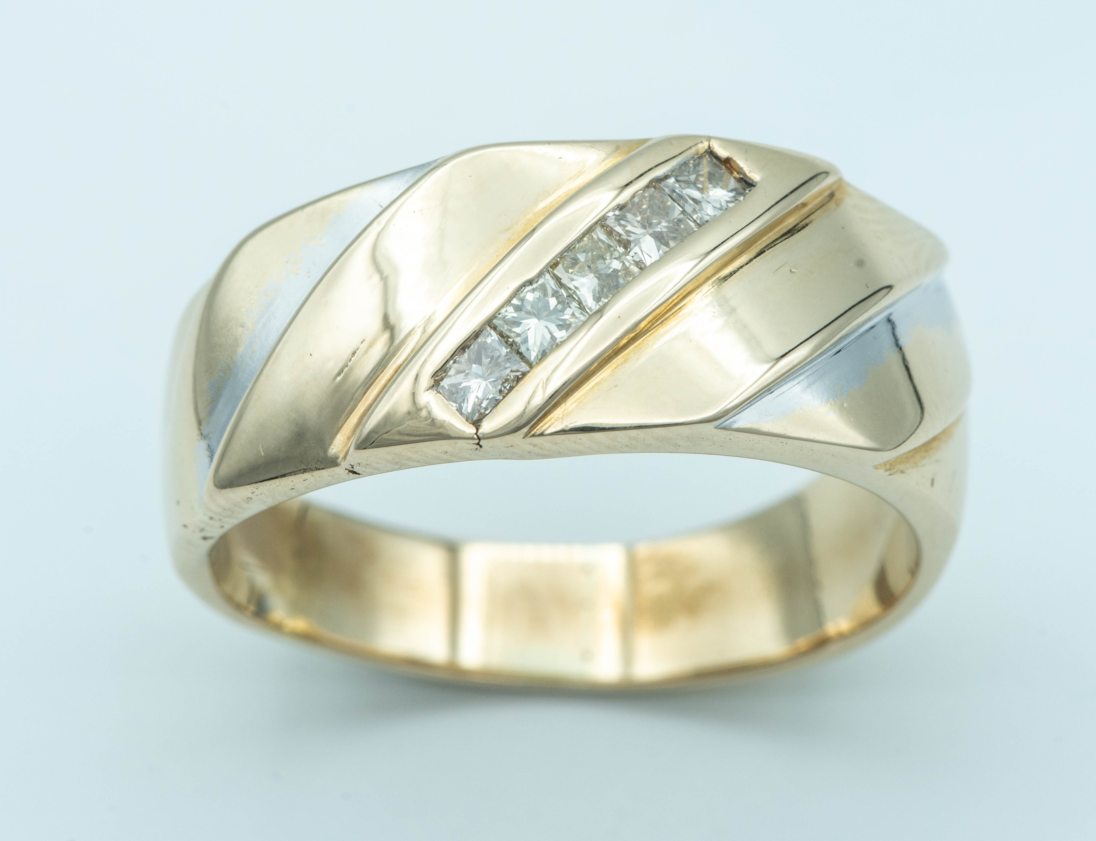 4 Stone Slanted Anniversary Band in 14 Karat