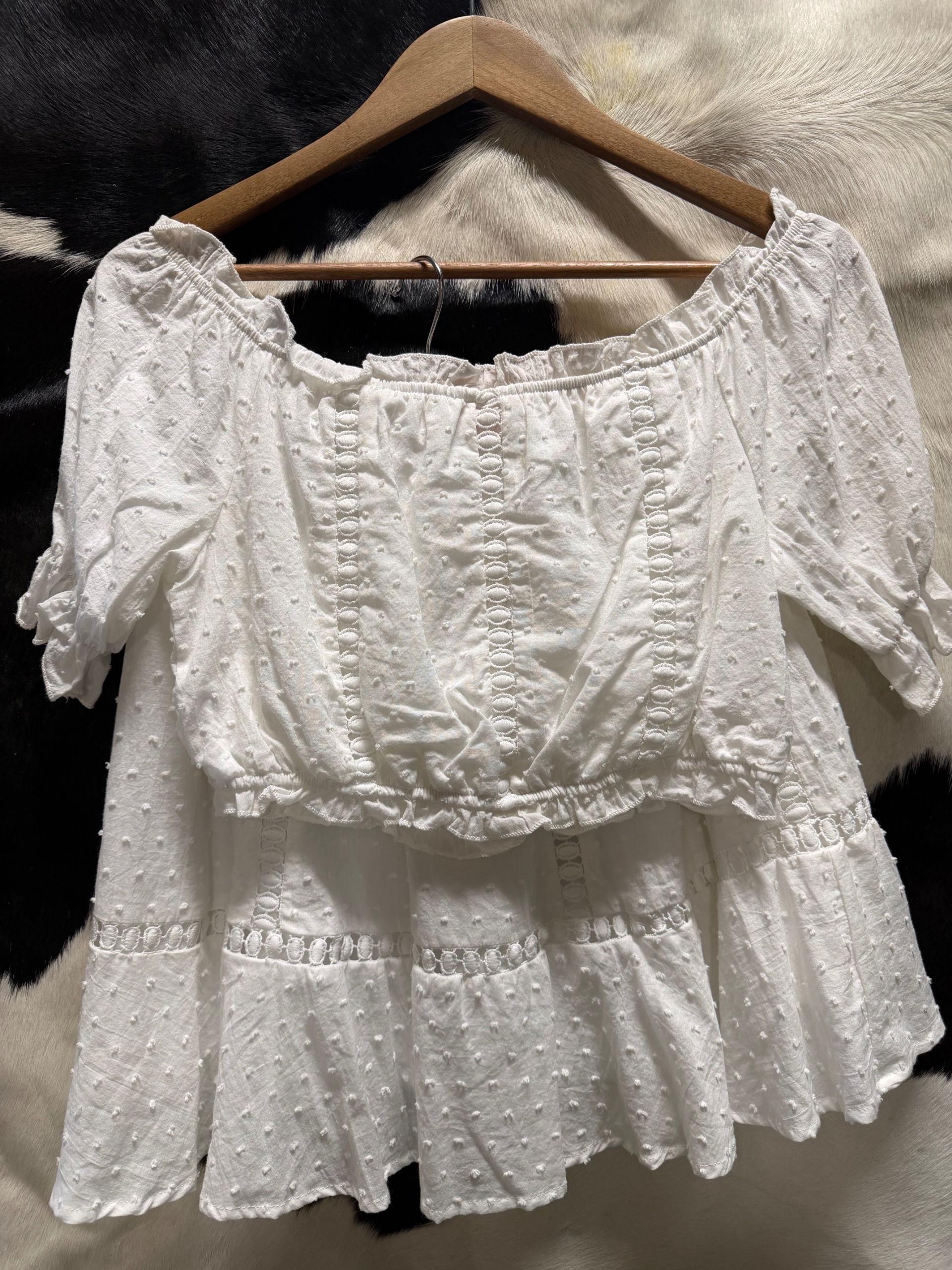 2 Piece White Eyelet Set