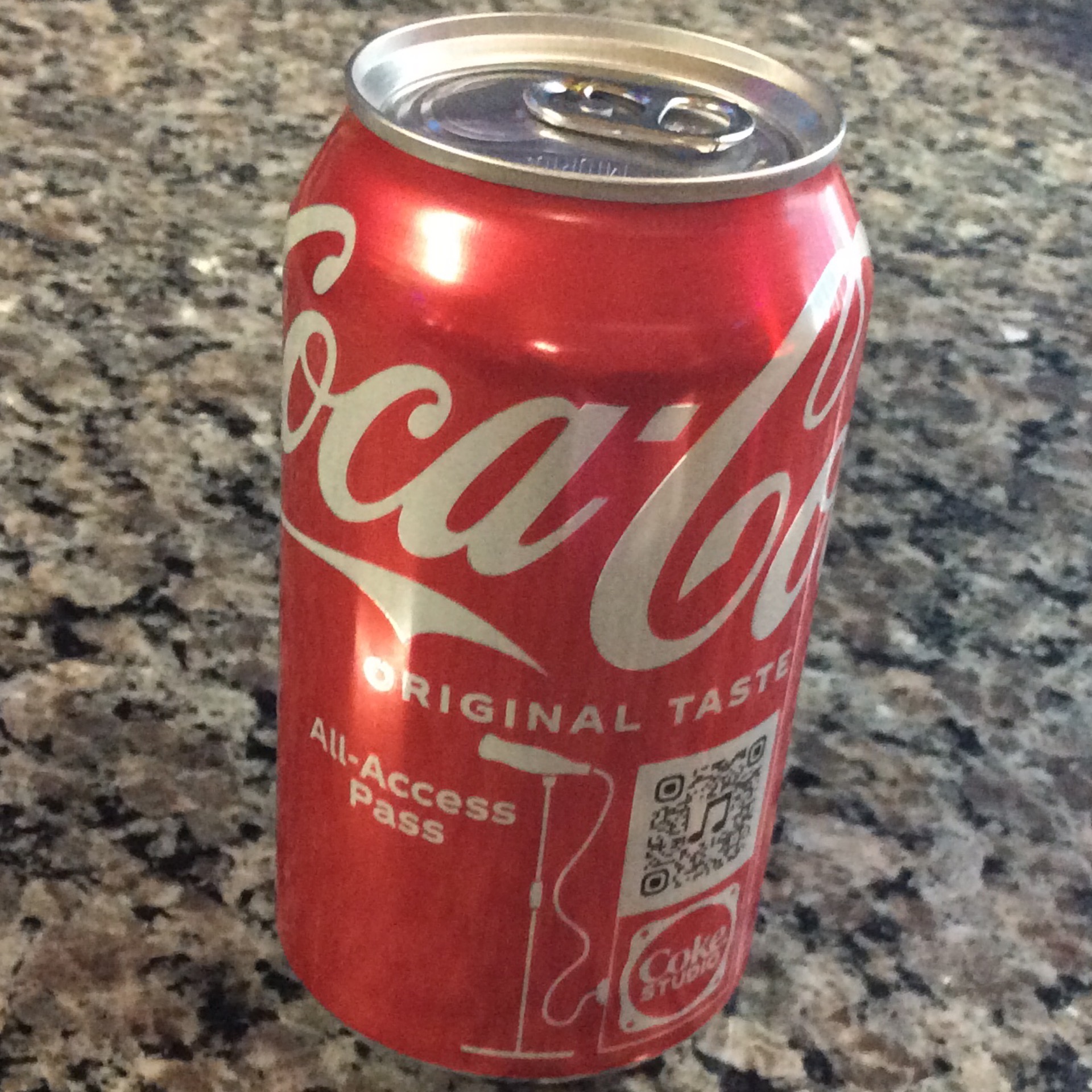 Can of Coke or Coke Zero