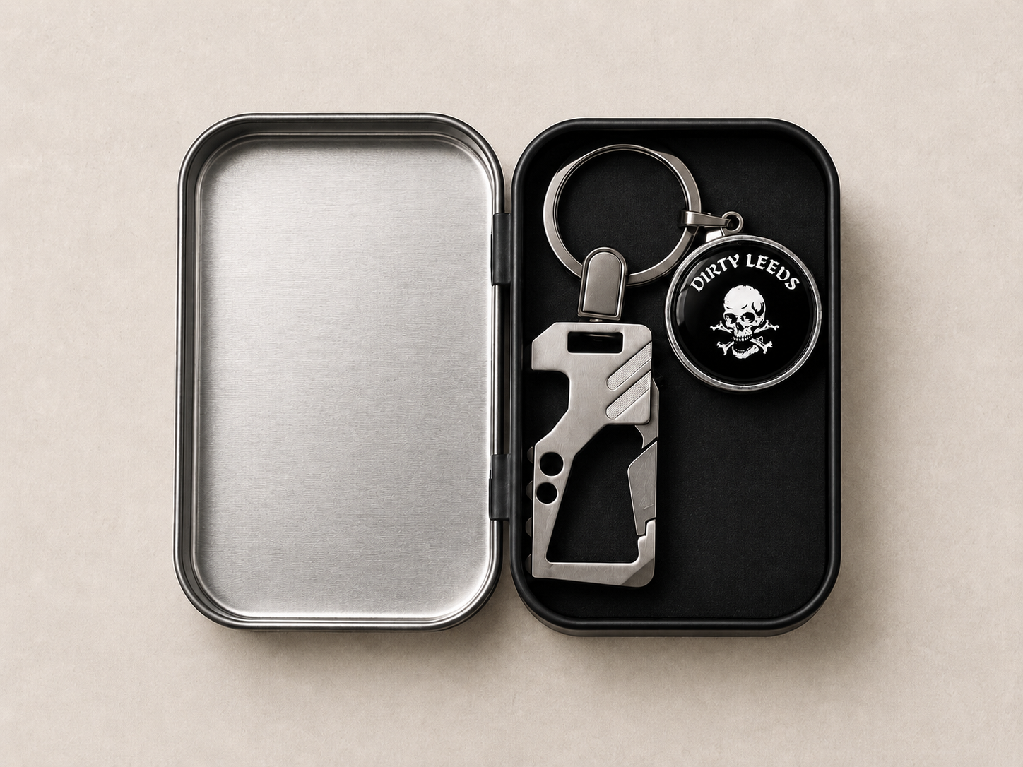 DL skull and crossbones keyring gift set product mock up.png