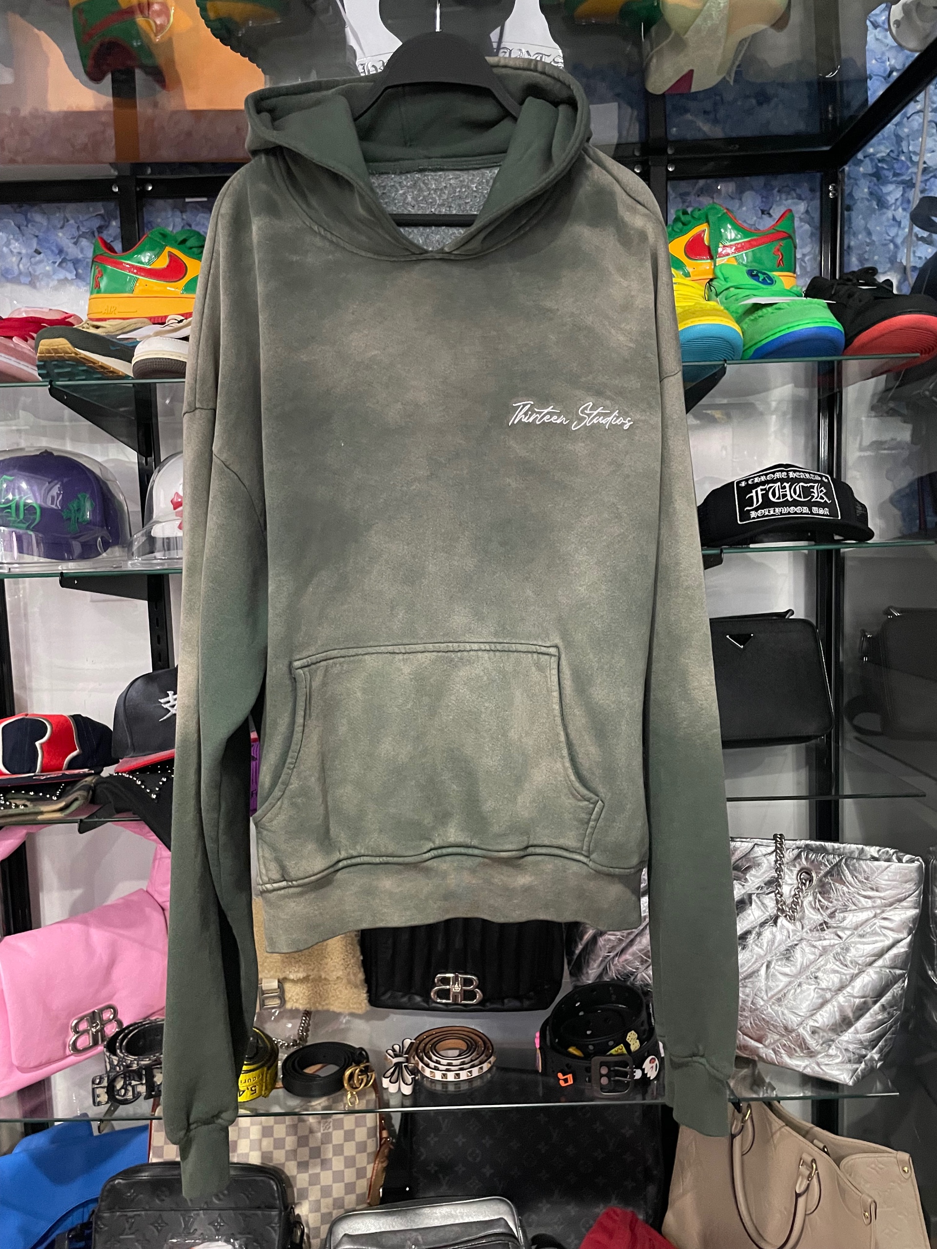thirteen studios green hoodie size M (used)