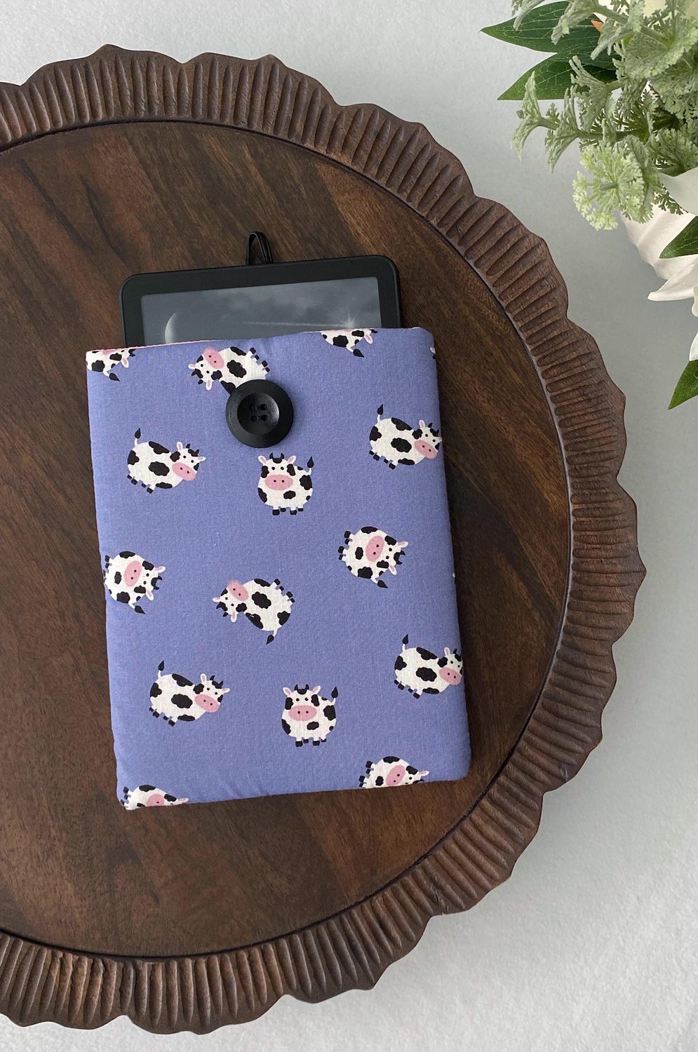 Kindle Paperwhite Cover – Cows on Purple – handmade kindle paperwhite cover