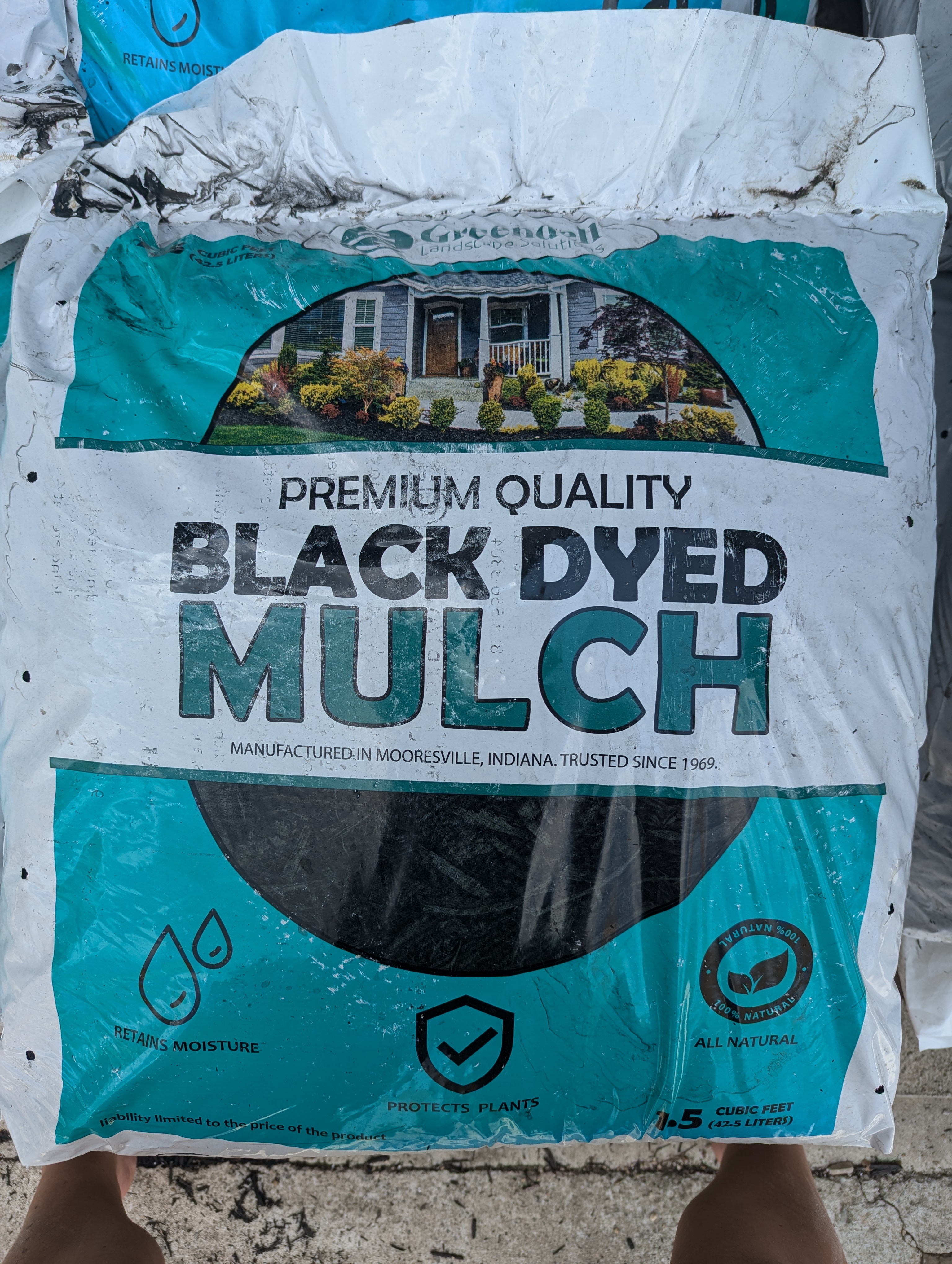 Black Dyed Mulch, 1.5 Cu. Ft. Bags