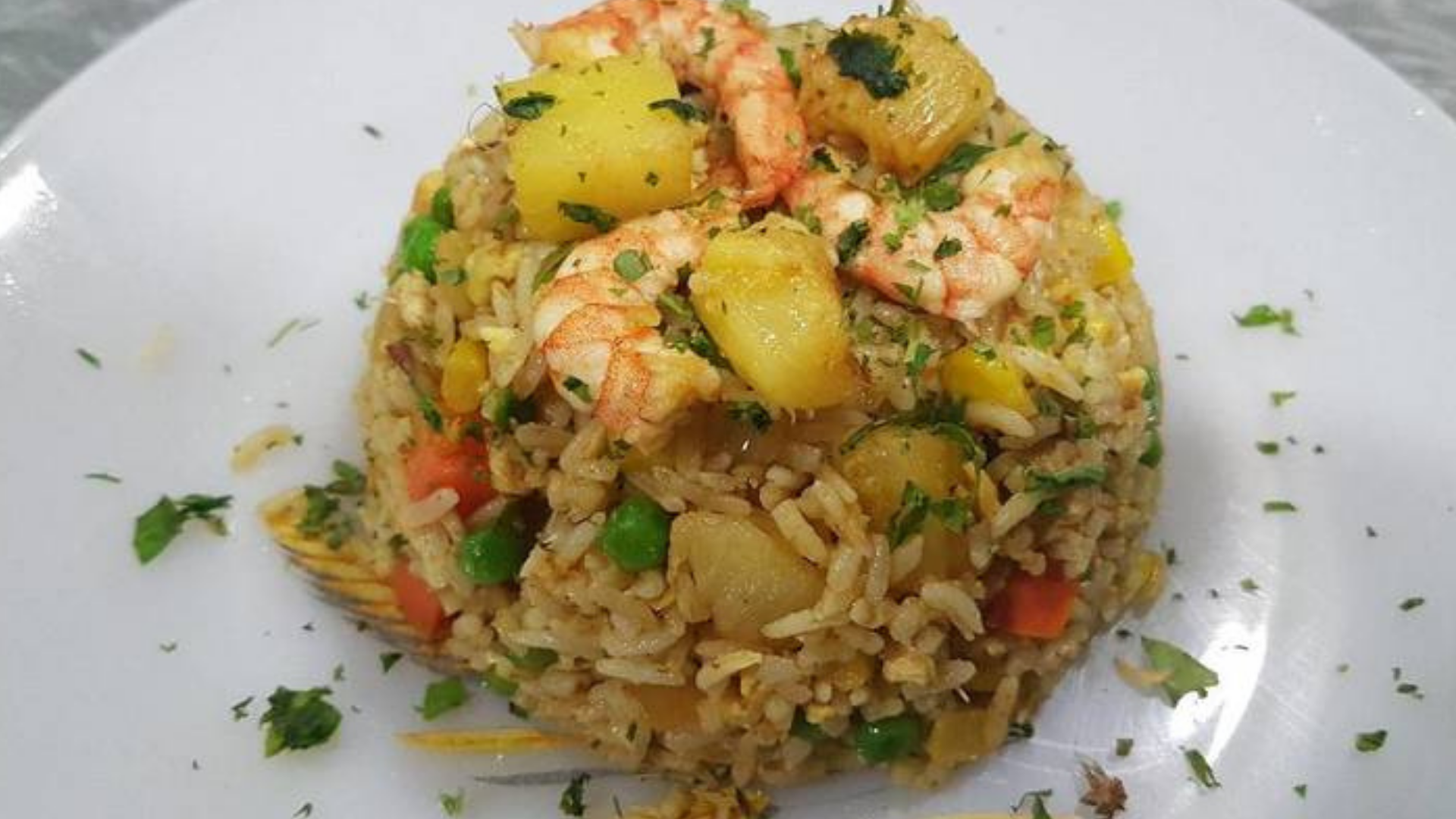 KAO PAD SUP PRA ROD ( Thai Pineapple Fried Rice )