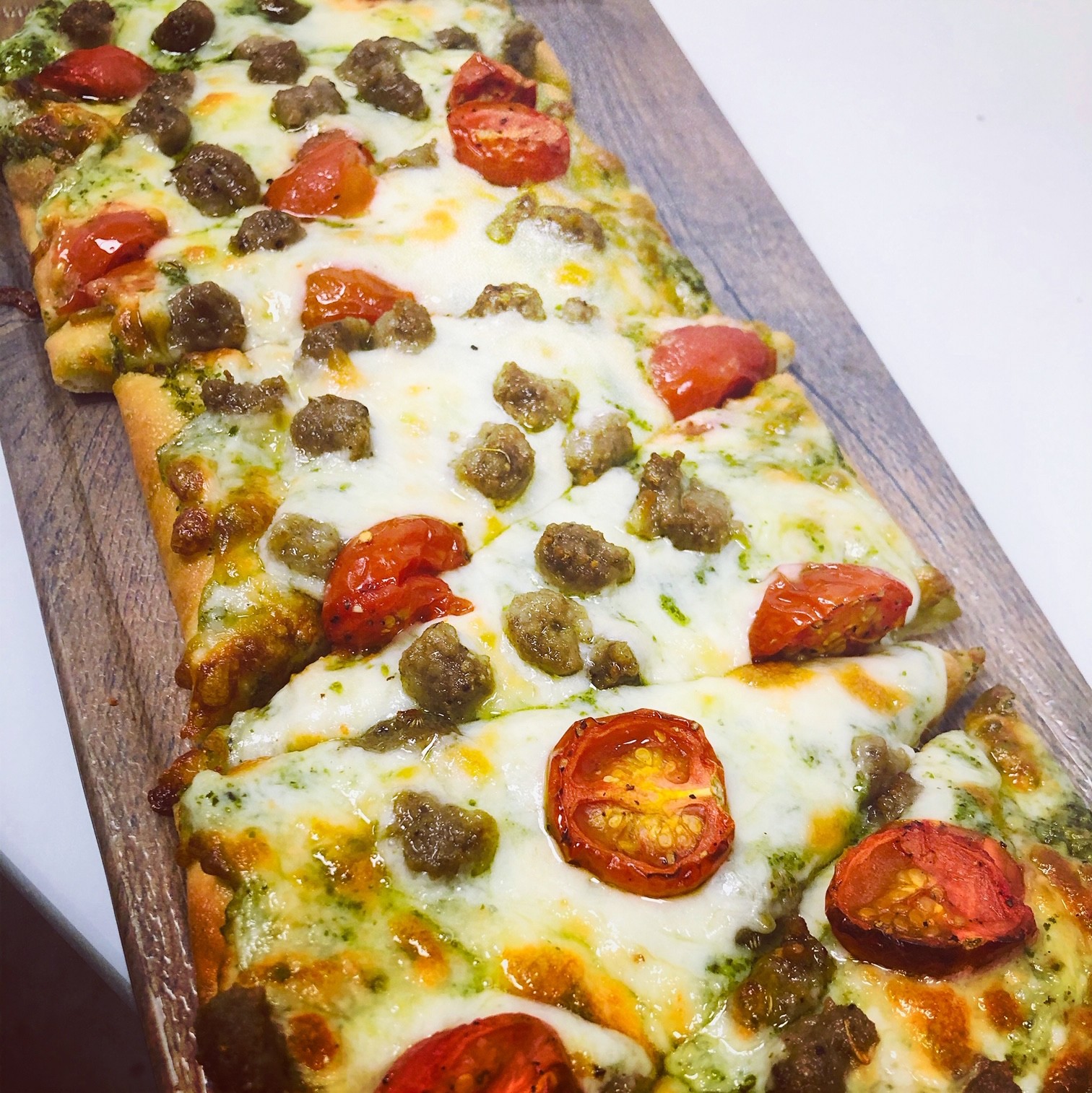 Flatbread_SausagePesto.JPG