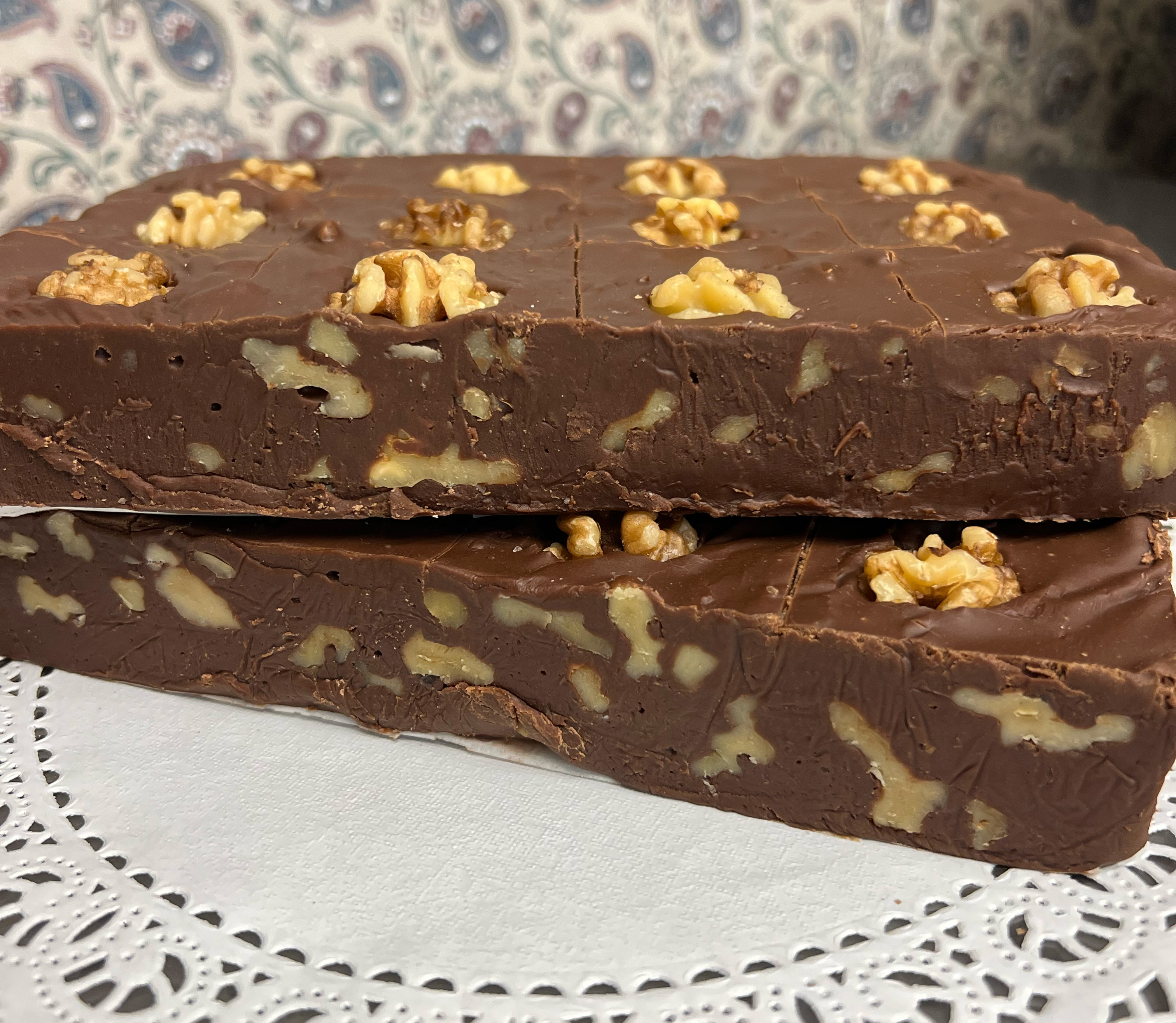 Chocolate Walnut Fudge 1lb (4 squares)