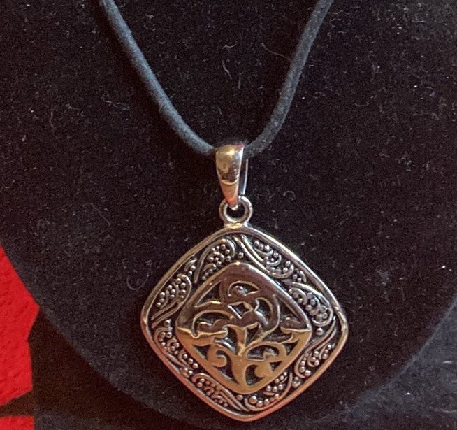 LIA SOPHIA Silver Tone Pendant Necklace