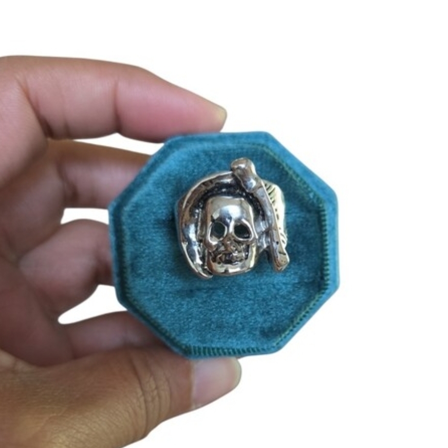 Vintage Size 9 Silver Toned Skull Ring