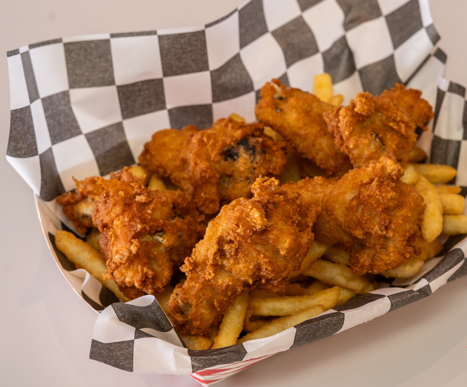 CHICKEN WINGS & FRIES