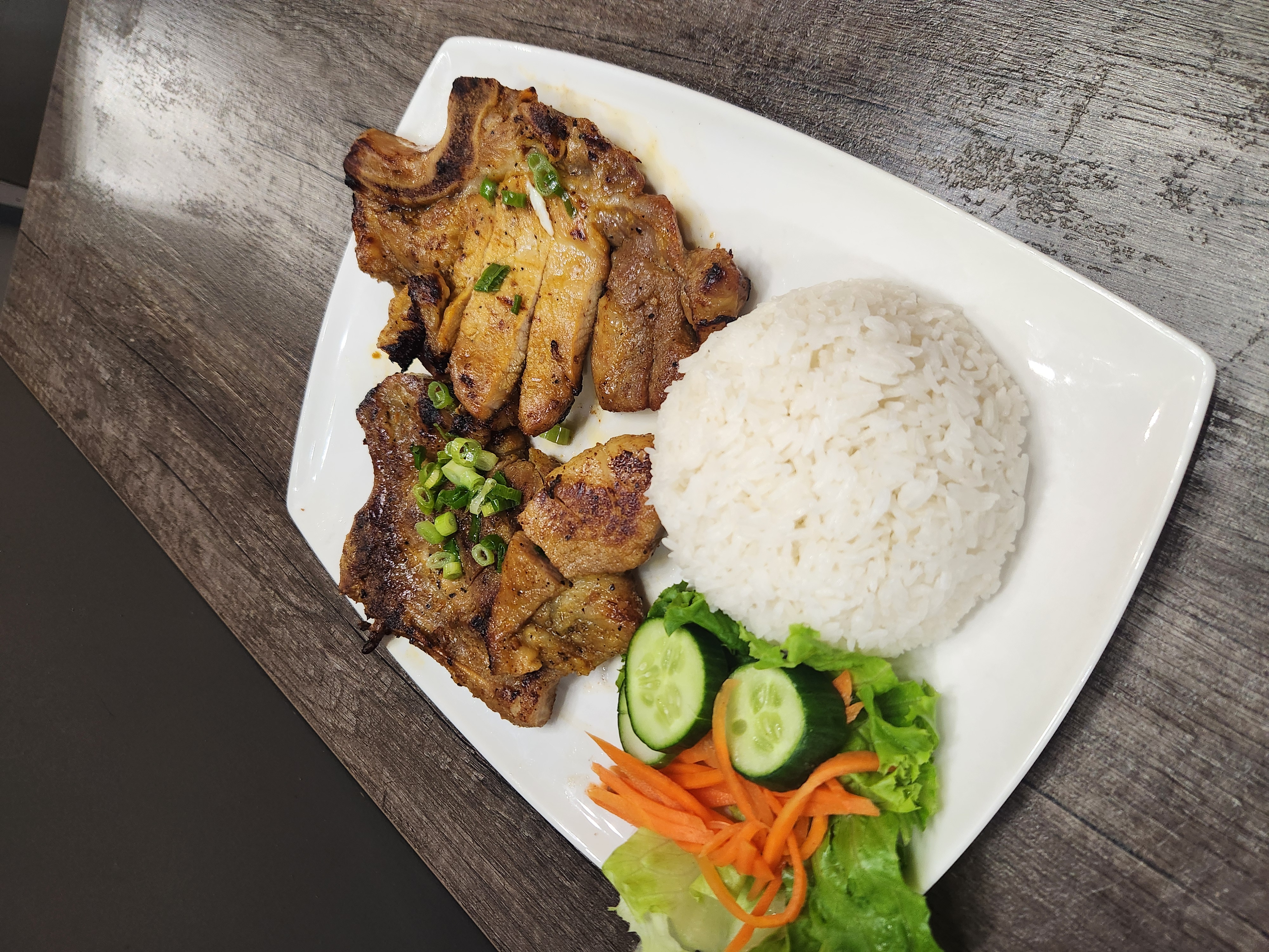 R3-Grilled Pork Chop Rice (2pcs)