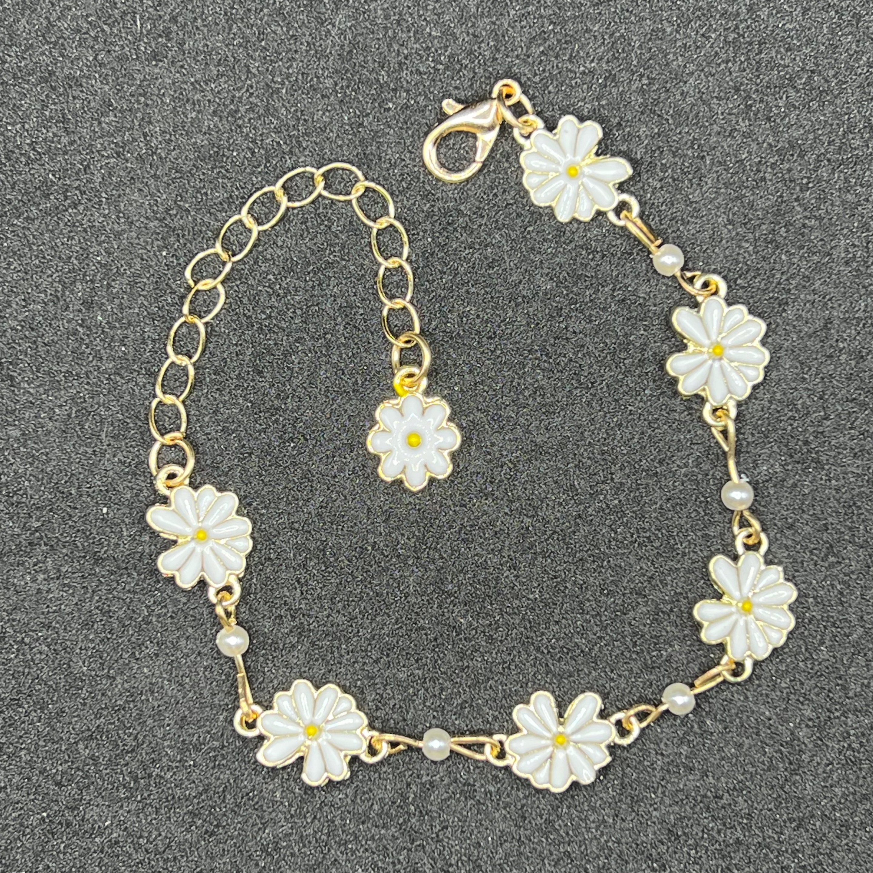 Daisy flower gold chain bracelet with pearl beads